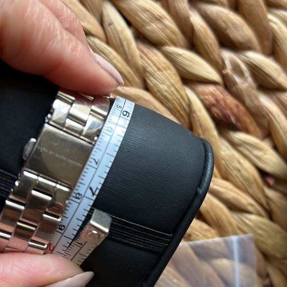 Marc by Marc Jacobs Women's MBM3217 Analog Display Analog Quartz Silver Watch - Picture 12 of 13